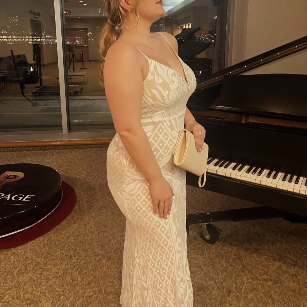 Elegant white/sparkly dress